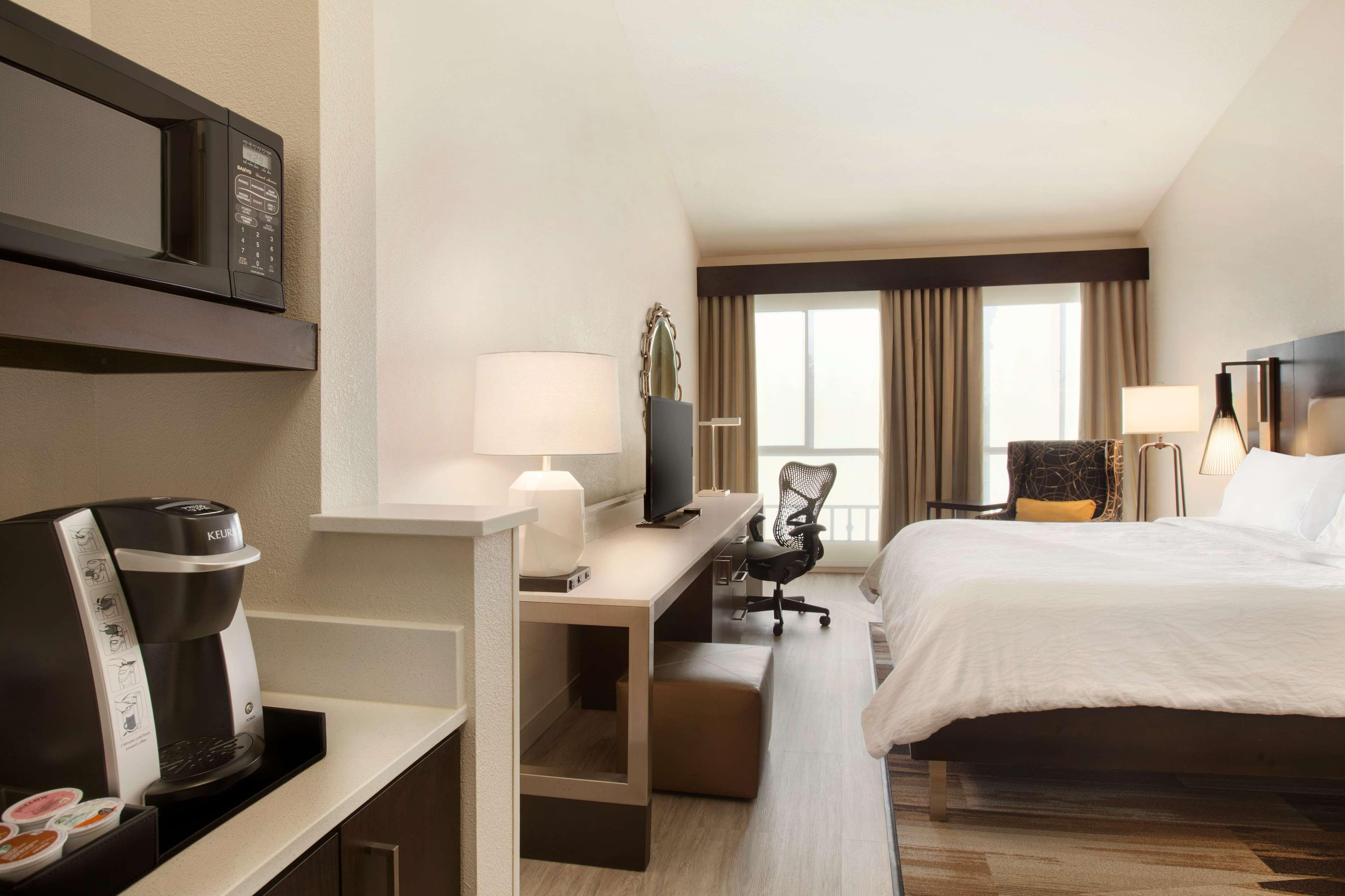 Hilton Garden Inn Cupertino Eksteriør billede